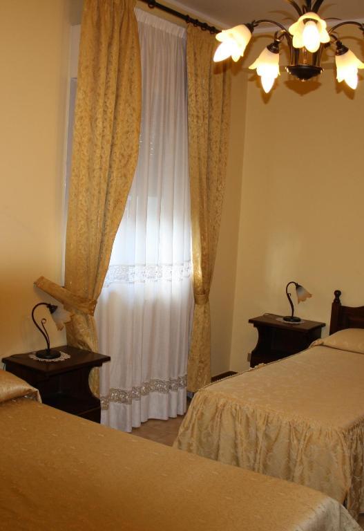 Ai Tre Parchi Bed And Bike Bed & Breakfast Randazzo Bilik gambar