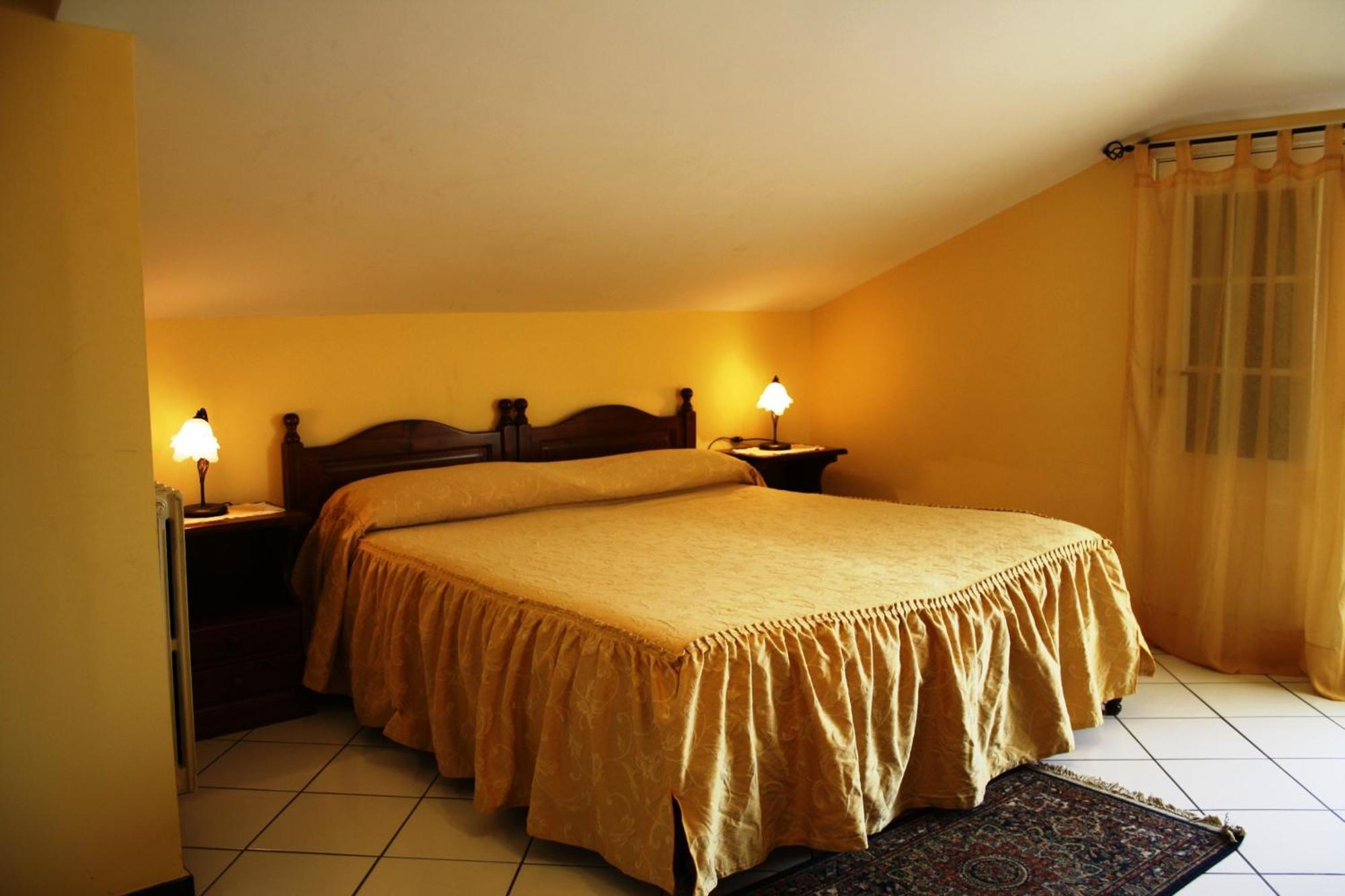 Ai Tre Parchi Bed And Bike Bed & Breakfast Randazzo Bilik gambar