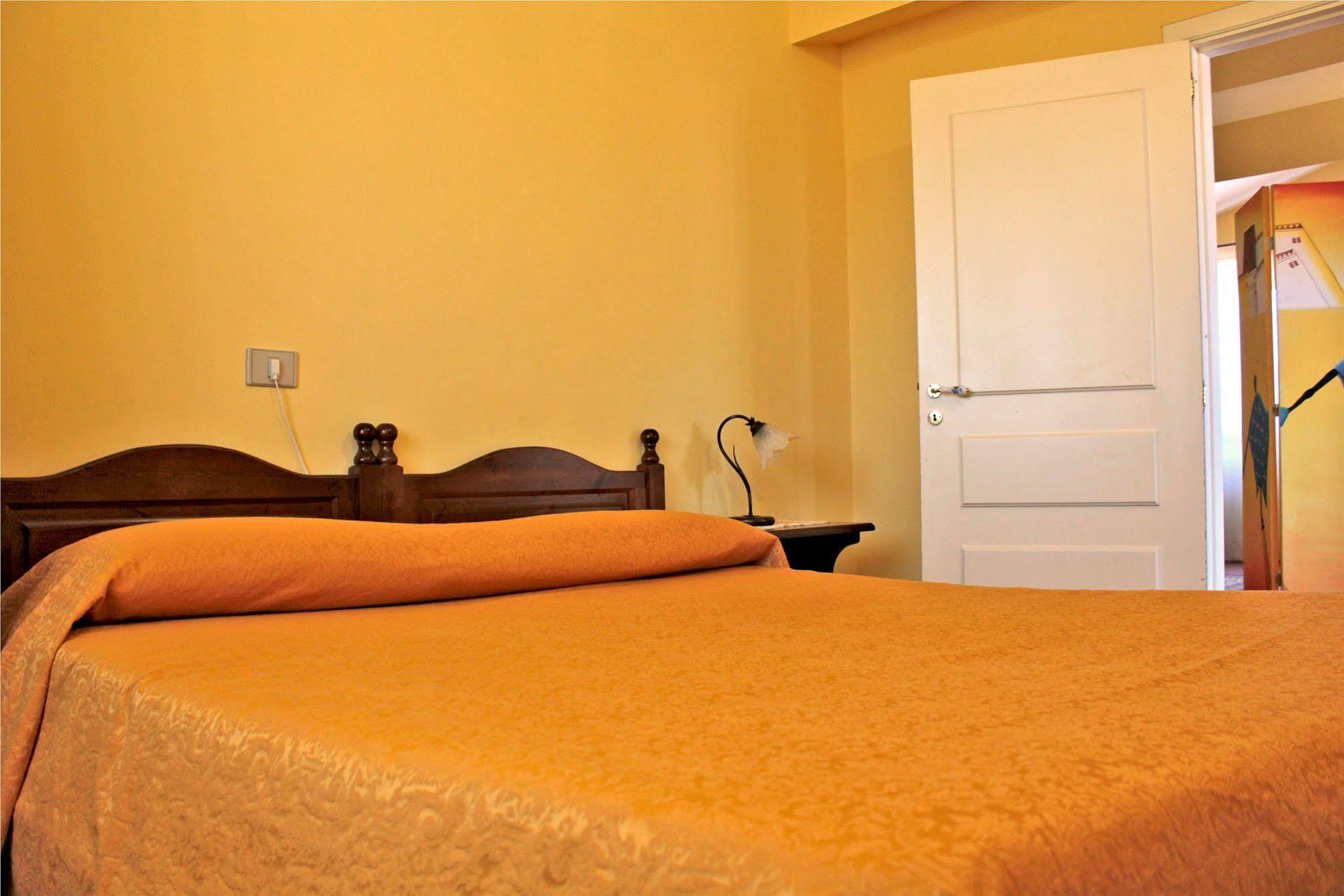 Ai Tre Parchi Bed And Bike Bed & Breakfast Randazzo Luaran gambar