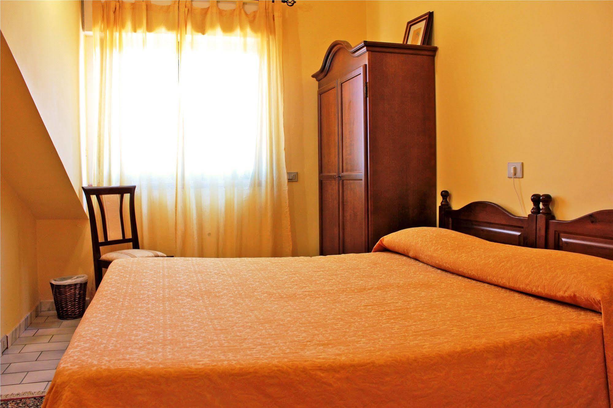 Ai Tre Parchi Bed And Bike Bed & Breakfast Randazzo Luaran gambar
